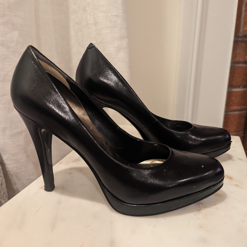 Hot black pump